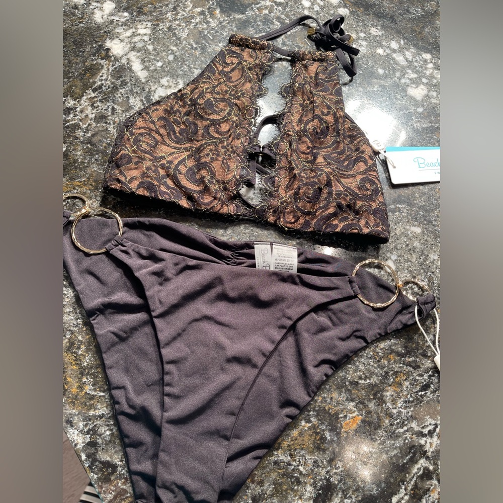 SOLD on POSH Canada XO 💋 NWT beach bunny trio set: xl top, L bra top, L bottoms - Picture 7 of 15